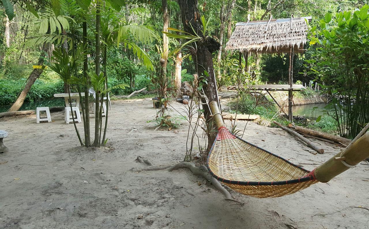 Hug Rimtharn Hotel Ban Khao Klom Luaran gambar