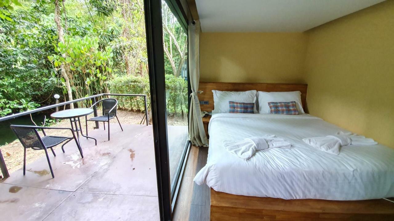 Hug Rimtharn Hotel Ban Khao Klom Bilik gambar